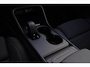 Volvo EC40 Extended Range Plus Black Ed. 82 kWh - Panoramadak - IntelliSafe Assist & Surround - 360º Camera - Verwarmde voorstoelen, stuur & achterbank - Parkeersensoren voor & achter - Elektr. bedienb. bestuurdersstoel met geheugen - Draadloze tel. lader - Warmtepomp - Extra getint glas - 20' LMV