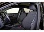 Volvo EC40 Extended Range Plus Black Ed. 82 kWh - Panoramadak - IntelliSafe Assist & Surround - 360º Camera - Verwarmde voorstoelen, stuur & achterbank - Parkeersensoren voor & achter - Elektr. bedienb. bestuurdersstoel met geheugen - Draadloze tel. lader - Warmtepomp - Extra getint glas - 20' LMV