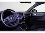 Volvo EC40 Extended Range Plus Black Ed. 82 kWh - Panoramadak - IntelliSafe Assist & Surround - 360º Camera - Verwarmde voorstoelen, stuur & achterbank - Parkeersensoren voor & achter - Elektr. bedienb. bestuurdersstoel met geheugen - Draadloze tel. lader - Warmtepomp - Extra getint glas - 20' LMV