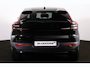 Volvo EC40 Extended Range Plus Black Ed. 82 kWh - Panoramadak - IntelliSafe Assist & Surround - 360º Camera - Verwarmde voorstoelen, stuur & achterbank - Parkeersensoren voor & achter - Elektr. bedienb. bestuurdersstoel met geheugen - Draadloze tel. lader - Warmtepomp - Extra getint glas - 20' LMV
