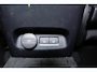 Volvo EC40 Extended Range Plus Black Ed. 82 kWh - Panoramadak - IntelliSafe Assist & Surround - 360º Camera - Verwarmde voorstoelen, stuur & achterbank - Parkeersensoren voor & achter - Elektr. bedienb. bestuurdersstoel met geheugen - Draadloze tel. lader - Warmtepomp - Extra getint glas - 20' LMV