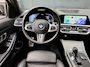 BMW 3-Serie Touring 330e *M-Sport* Mineralgrau / Black Edition / Apple Carplay / Stoelverwarming / Leder/Alcantara / Trekhaak / 19"LMV