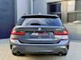 BMW 3-Serie Touring 330e *M-Sport* Mineralgrau / Black Edition / Apple Carplay / Stoelverwarming / Leder/Alcantara / Trekhaak / 19"LMV