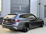 BMW 3-Serie Touring 330e *M-Sport* Mineralgrau / Black Edition / Apple Carplay / Stoelverwarming / Leder/Alcantara / Trekhaak / 19"LMV
