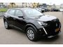 Peugeot e-2008 EV Active 50 kWh | Fase 3 laden | SOH 94,31% | Navi by app | Apple carplay | Trekhaak | Bluetooth | NL auto | 21.000km |