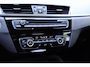 BMW X1 sDrive18i High Executive M-Sport | Leder | Pano | HUD | Navi Plus | Stoelverwarming | Hifi | DAB | Grootlichtassistent | Etc.