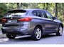 BMW X1 sDrive18i High Executive M-Sport | Leder | Pano | HUD | Navi Plus | Stoelverwarming | Hifi | DAB | Grootlichtassistent | Etc.