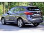 BMW X1 sDrive18i High Executive M-Sport | Leder | Pano | HUD | Navi Plus | Stoelverwarming | Hifi | DAB | Grootlichtassistent | Etc.
