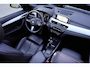 BMW X1 sDrive18i High Executive M-Sport | Leder | Pano | HUD | Navi Plus | Stoelverwarming | Hifi | DAB | Grootlichtassistent | Etc.