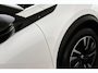 Peugeot e-2008 EV GT Pack 50 kWh Pano Stoelverwarming Keyless Camera
