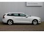 Volvo V60 B3 Automaat Business Pro | | Adaptieve Cruise Control | BLIS Dodehoekdetectie | Apple Carplay/Android Auto | Electronic Climate Control | DAB+ | Keyless Entry | Elektrische Achterklep | 17" Lichtmetalen Velgen | Park Assist Achter