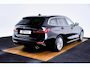 BMW 3-Serie Touring 320e Luxury Line - Trekhaak - Panoramadak - Active Cruise Control - Stuurwielrand verwarmd - Elektrisch verstelbare/verwarmde stoelen - Geluiddempende/Getinte ruiten - Parking Assistant -