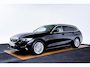 BMW 3-Serie Touring 320e Luxury Line - Trekhaak - Panoramadak - Active Cruise Control - Stuurwielrand verwarmd - Elektrisch verstelbare/verwarmde stoelen - Geluiddempende/Getinte ruiten - Parking Assistant -
