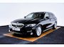 BMW 3-Serie Touring 320e Luxury Line - Trekhaak - Panoramadak - Active Cruise Control - Stuurwielrand verwarmd - Elektrisch verstelbare/verwarmde stoelen - Geluiddempende/Getinte ruiten - Parking Assistant -