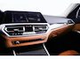 BMW 3-Serie Touring 320e Luxury Line - Trekhaak - Panoramadak - Active Cruise Control - Stuurwielrand verwarmd - Elektrisch verstelbare/verwarmde stoelen - Geluiddempende/Getinte ruiten - Parking Assistant -