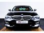 BMW 3-Serie Touring 320e Luxury Line - Trekhaak - Panoramadak - Active Cruise Control - Stuurwielrand verwarmd - Elektrisch verstelbare/verwarmde stoelen - Geluiddempende/Getinte ruiten - Parking Assistant -