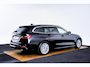 BMW 3-Serie Touring 320e Luxury Line - Trekhaak - Panoramadak - Active Cruise Control - Stuurwielrand verwarmd - Elektrisch verstelbare/verwarmde stoelen - Geluiddempende/Getinte ruiten - Parking Assistant -