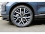 Volvo EX30 P5 Long Range Plus Black Edition Europa 69 kWh | Elektrisch Verstelbare Bestuurdersstoel Met Geheugen | Elektrisch Verstelbare Passagiersstoel | Harman/Kardon | Stuurverwarming | Stoelverwarming | Getint Glas | 20-inch Lichtmetalen Velgen Glossy Black/Diamond Cut | BLIS | Keyless | Elektrische Achterklep | Dark Flax Inleg | Black Interieur | Adaptieve Cruise Control | Pilot Assist | Achteruitrijcamera |