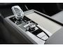 Volvo XC90 T8 Plug-in hybrid AWD Ultra Dark | Luchtvering | Panoramadak | All-season banden |  Trekhaak | Head up display | Premium audio by Bowers&Wilkins | 360 graden camera | Verwarmbare voorstoelen met massagefunctie en ventilatie