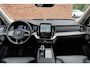 Volvo XC90 T8 Plug-in hybrid AWD Ultra Dark | Luchtvering | Panoramadak | All-season banden |  Trekhaak | Head up display | Premium audio by Bowers&Wilkins | 360 graden camera | Verwarmbare voorstoelen met massagefunctie en ventilatie