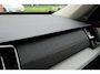 Volvo XC90 T8 Plug-in hybrid AWD Ultra Dark | Luchtvering | Panoramadak | All-season banden |  Trekhaak | Head up display | Premium audio by Bowers&Wilkins | 360 graden camera | Verwarmbare voorstoelen met massagefunctie en ventilatie
