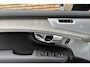 Volvo XC90 T8 Plug-in hybrid AWD Ultra Dark | Luchtvering | Panoramadak | All-season banden |  Trekhaak | Head up display | Premium audio by Bowers&Wilkins | 360 graden camera | Verwarmbare voorstoelen met massagefunctie en ventilatie
