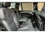 Volvo XC90 T8 Plug-in hybrid AWD Ultra Dark | Luchtvering | Panoramadak | All-season banden |  Trekhaak | Head up display | Premium audio by Bowers&Wilkins | 360 graden camera | Verwarmbare voorstoelen met massagefunctie en ventilatie