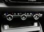 Citroën E-C4 Shine 50 kWh 136pk | Accu 91% | Navigatie | Panoramisch schuif-kanteldak | 360° Camera | Lederen comfortstoel elektrisch+verwarmd+massage | Climate Control | Adaptieve Cruise Control | Full Led koplampen | Head-up display | Parkeersensoren v+a | Keyless | Dodehoeksensor | Apple Carplay / Android Auto | Bluetooth | DAB+ radio | Donker getint glas | 18" lichtmetalen velgen |
