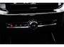 Volvo XC90 2.0 T8 FACELIFT Plug-in hybrid AWD Ultra Dark | 455 PK | Panoramadak | Bowers & Wilkins | Luchtvering | Trekhaak | Volvo XC90 2.0 T8 FACELIFT Plug-in hybrid AWD Ultra Dark met 2.0 liter 4-cilinder benzinemotor en plug-in hybride aandrijving, voorzien van panoramadak, Bowers & Wilkins premium audiosysteem,