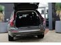Volvo XC90 2.0 T8 FACELIFT Plug-in hybrid AWD Ultra Dark | 455 PK | Panoramadak | Bowers & Wilkins | Luchtvering | Trekhaak | Volvo XC90 2.0 T8 FACELIFT Plug-in hybrid AWD Ultra Dark met 2.0 liter 4-cilinder benzinemotor en plug-in hybride aandrijving, voorzien van panoramadak, Bowers & Wilkins premium audiosysteem,