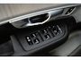 Volvo XC90 2.0 T8 FACELIFT Plug-in hybrid AWD Ultra Dark | 455 PK | Panoramadak | Bowers & Wilkins | Luchtvering | Trekhaak | Volvo XC90 2.0 T8 FACELIFT Plug-in hybrid AWD Ultra Dark met 2.0 liter 4-cilinder benzinemotor en plug-in hybride aandrijving, voorzien van panoramadak, Bowers & Wilkins premium audiosysteem,