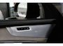 Volvo XC90 2.0 T8 FACELIFT Plug-in hybrid AWD Ultra Dark | 455 PK | Panoramadak | Bowers & Wilkins | Luchtvering | Trekhaak | Volvo XC90 2.0 T8 FACELIFT Plug-in hybrid AWD Ultra Dark met 2.0 liter 4-cilinder benzinemotor en plug-in hybride aandrijving, voorzien van panoramadak, Bowers & Wilkins premium audiosysteem,