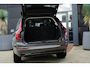 Volvo XC90 2.0 T8 FACELIFT Plug-in hybrid AWD Ultra Dark | 455 PK | Panoramadak | Bowers & Wilkins | Luchtvering | Trekhaak | Volvo XC90 2.0 T8 FACELIFT Plug-in hybrid AWD Ultra Dark met 2.0 liter 4-cilinder benzinemotor en plug-in hybride aandrijving, voorzien van panoramadak, Bowers & Wilkins premium audiosysteem,