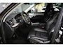 Volvo XC90 2.0 T8 FACELIFT Plug-in hybrid AWD Ultra Dark | 455 PK | Panoramadak | Bowers & Wilkins | Luchtvering | Trekhaak | Volvo XC90 2.0 T8 FACELIFT Plug-in hybrid AWD Ultra Dark met 2.0 liter 4-cilinder benzinemotor en plug-in hybride aandrijving, voorzien van panoramadak, Bowers & Wilkins premium audiosysteem,