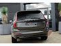 Volvo XC90 2.0 T8 FACELIFT Plug-in hybrid AWD Ultra Dark | 455 PK | Panoramadak | Bowers & Wilkins | Luchtvering | Trekhaak | Volvo XC90 2.0 T8 FACELIFT Plug-in hybrid AWD Ultra Dark met 2.0 liter 4-cilinder benzinemotor en plug-in hybride aandrijving, voorzien van panoramadak, Bowers & Wilkins premium audiosysteem,