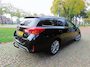 Toyota Auris Touring Sports 1.8 Hybrid Lease Pro Automaat Panoramadak Achteruirijcamera Stoelverwarming Xenon Keyless Leer/Stof Pdc Lm Velgen Pdc Trekhaak***Dealer Ondrhouden***