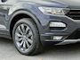 Volkswagen T-Roc 1.5 TSI Style Business / 1.500 kg trekgewicht / Elektrische klep / Adaptieve CC / Airco / Navigatie / Apple Carplay Android / 17" LM wielen /