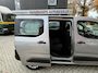 Citroën Berlingo 110 Pk Benzine * 5-Persoons * Hoge Zit & Super Praktisch * * Airco * Trekhaak * Navigatie & Spotify op Touchscreen via Appple Carplay / Android Auto * Parkeersensoren * Vingerhoets; Vierde Generatie Eersteklas Service. Al meer dan 100 jaar een begrip in de Brabantse Kempen
