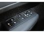 Volvo XC40 T3 Momentum Pro | Achteruitrij Camera | 100% Dealeronderhouden | Stoel Verwarming | Voorruit verwarming | 18"LM Velgen | Parkeer sensoren V+A | Trekhaak | Extra Donker Glas Achter |