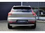 Volvo XC40 T3 Momentum Pro | Achteruitrij Camera | 100% Dealeronderhouden | Stoel Verwarming | Voorruit verwarming | 18"LM Velgen | Parkeer sensoren V+A | Trekhaak | Extra Donker Glas Achter |