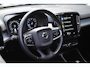 Volvo XC40 T3 Momentum Pro | Achteruitrij Camera | 100% Dealeronderhouden | Stoel Verwarming | Voorruit verwarming | 18"LM Velgen | Parkeer sensoren V+A | Trekhaak | Extra Donker Glas Achter |
