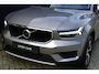 Volvo XC40 T3 Momentum Pro | Achteruitrij Camera | 100% Dealeronderhouden | Stoel Verwarming | Voorruit verwarming | 18"LM Velgen | Parkeer sensoren V+A | Trekhaak | Extra Donker Glas Achter |