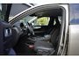 Volvo XC40 T3 Momentum Pro | Achteruitrij Camera | 100% Dealeronderhouden | Stoel Verwarming | Voorruit verwarming | 18"LM Velgen | Parkeer sensoren V+A | Trekhaak | Extra Donker Glas Achter |