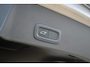 Volvo XC40 T3 Momentum Pro | Achteruitrij Camera | 100% Dealeronderhouden | Stoel Verwarming | Voorruit verwarming | 18"LM Velgen | Parkeer sensoren V+A | Trekhaak | Extra Donker Glas Achter |