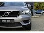 Volvo XC40 T3 Momentum Pro | Achteruitrij Camera | 100% Dealeronderhouden | Stoel Verwarming | Voorruit verwarming | 18"LM Velgen | Parkeer sensoren V+A | Trekhaak | Extra Donker Glas Achter |