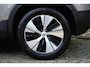 Volvo XC40 T3 Momentum Pro | Achteruitrij Camera | 100% Dealeronderhouden | Stoel Verwarming | Voorruit verwarming | 18"LM Velgen | Parkeer sensoren V+A | Trekhaak | Extra Donker Glas Achter |