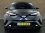 Toyota C-HR / C-HR+ 1.8 Hybrid Style - ORIGINEEL NEDERLANDSE AUTO - AFNEEMBARE TREKHAAK 725 KG GEREMD TREKGEWICHT - PARKEERSENSOREN VOOR EN ACHTER - JBL GELUIDINSTALLATIE - DODEHOEK DETECTIE - STUUR & STOEL VERWARMING