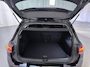 Volkswagen Golf 1.0 eTSI DSG Life Business Alcantara Sfeerverlichting Navigatie Stoelverwarming