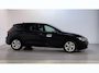 Volkswagen Golf 1.0 eTSI DSG Life Business Alcantara Sfeerverlichting Navigatie Stoelverwarming