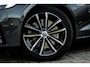 Volvo V60 2.0 T8 Plug-in Hybrid AWD Plus Dark | SOH 100% | Trekhaak | Sportstoelen | Panoramadak | Harman Kardon Audio | Head-up Display | 360 Graden Camera | Stoelverwarming voor en achter | Keyless Entry | Elektrische Achterklep | Elektrisch Verstelbare Voorstoelen | Cruise Control Adaptief | BLIS | Google Navigatie | Apple Carplay | Android Auto